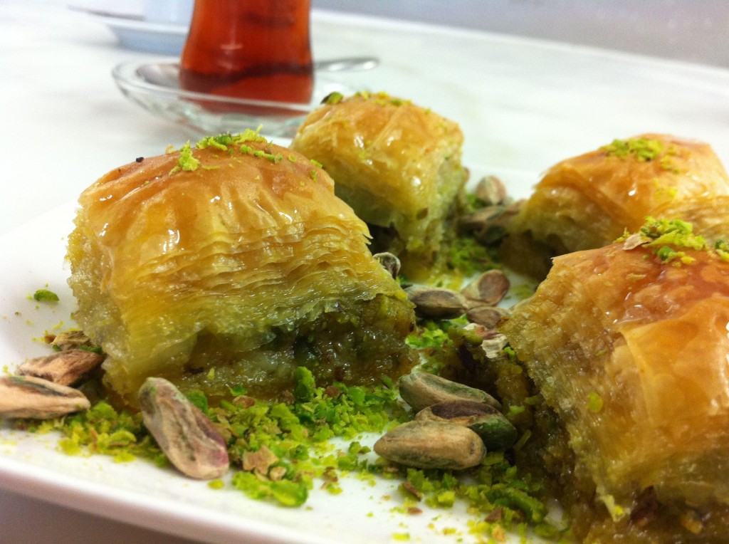 Het Verschil Tussen Künefe en Baklava: Zoete Neefjes, Verschillende Verhalen