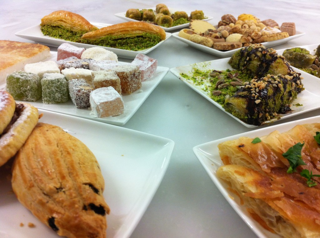 De 2000-Jarige Geschiedenis van Baklava: Van Assyriërs tot Ottomaanse Paleizen